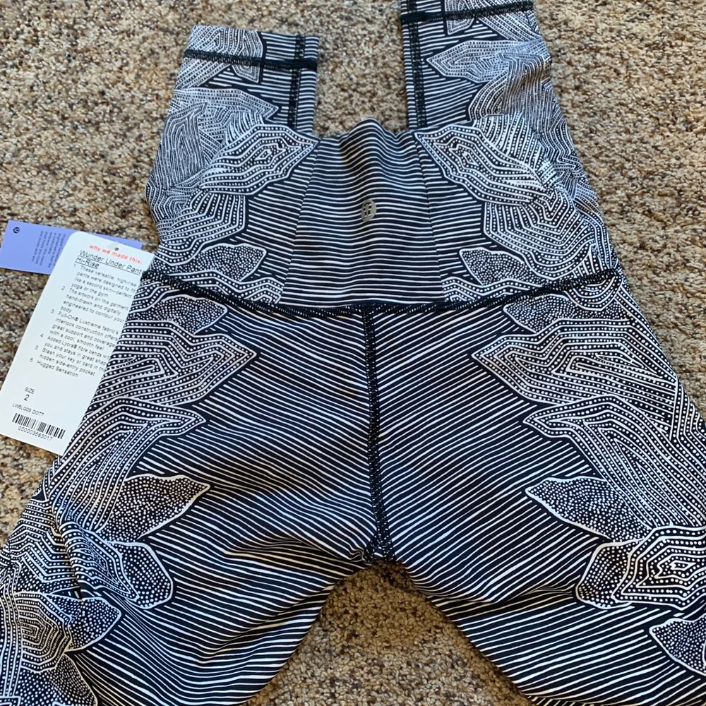 Lululemon dotty tribal tights size 2 - Picture 4 of 6